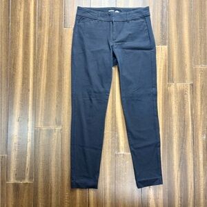 Old Navy size 2 Black Pixie Never Fade Straight Leg Slim Fit Pants Low Rise
